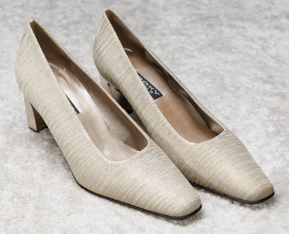 Proxy Vintage Tan Metallic Snip Toe Heels Pumps Slip On Shoes Womens Size 8